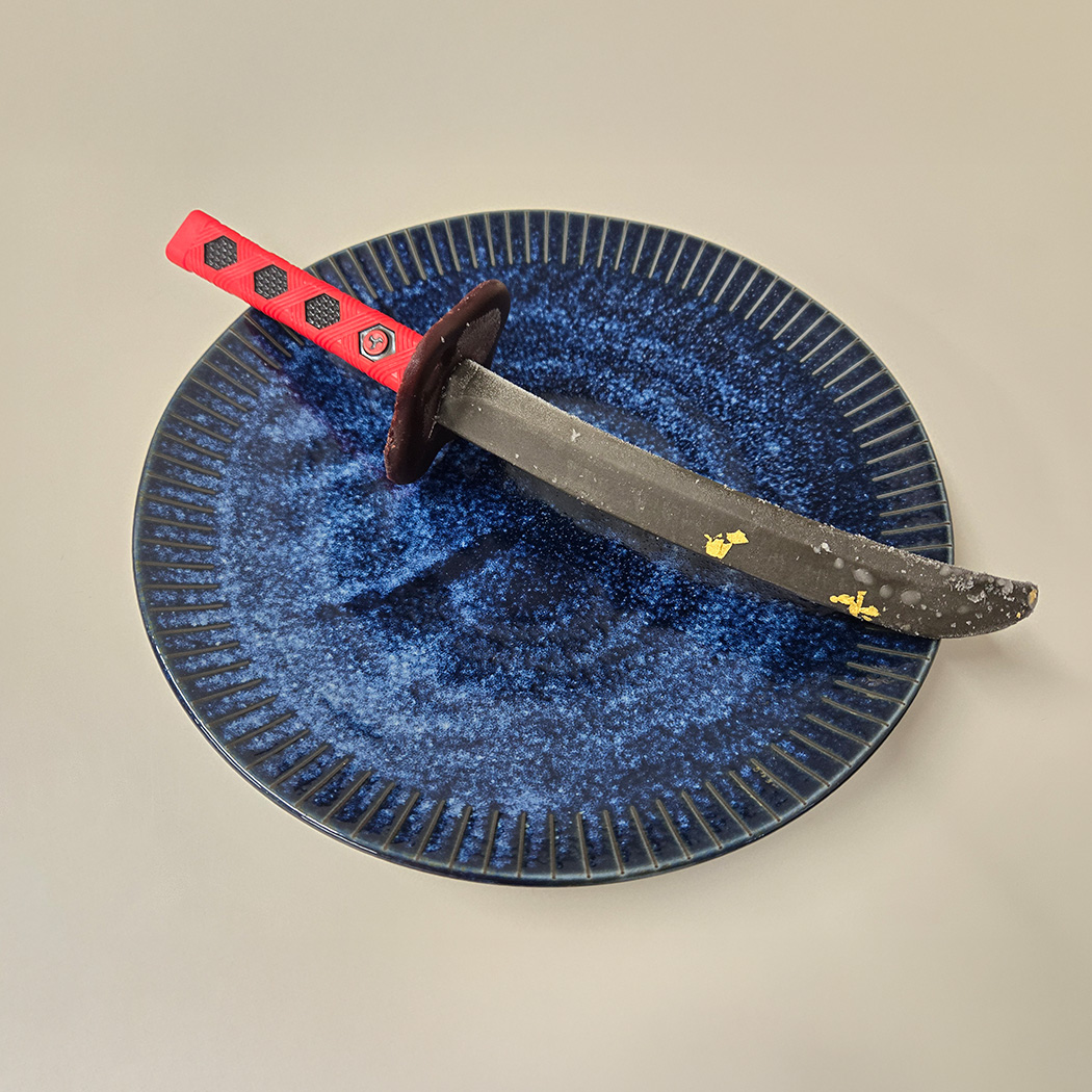 関鍛冶伝承館×刀剣乱舞ONLINE 日本刀アイス 孫六兼元（黒糖味）